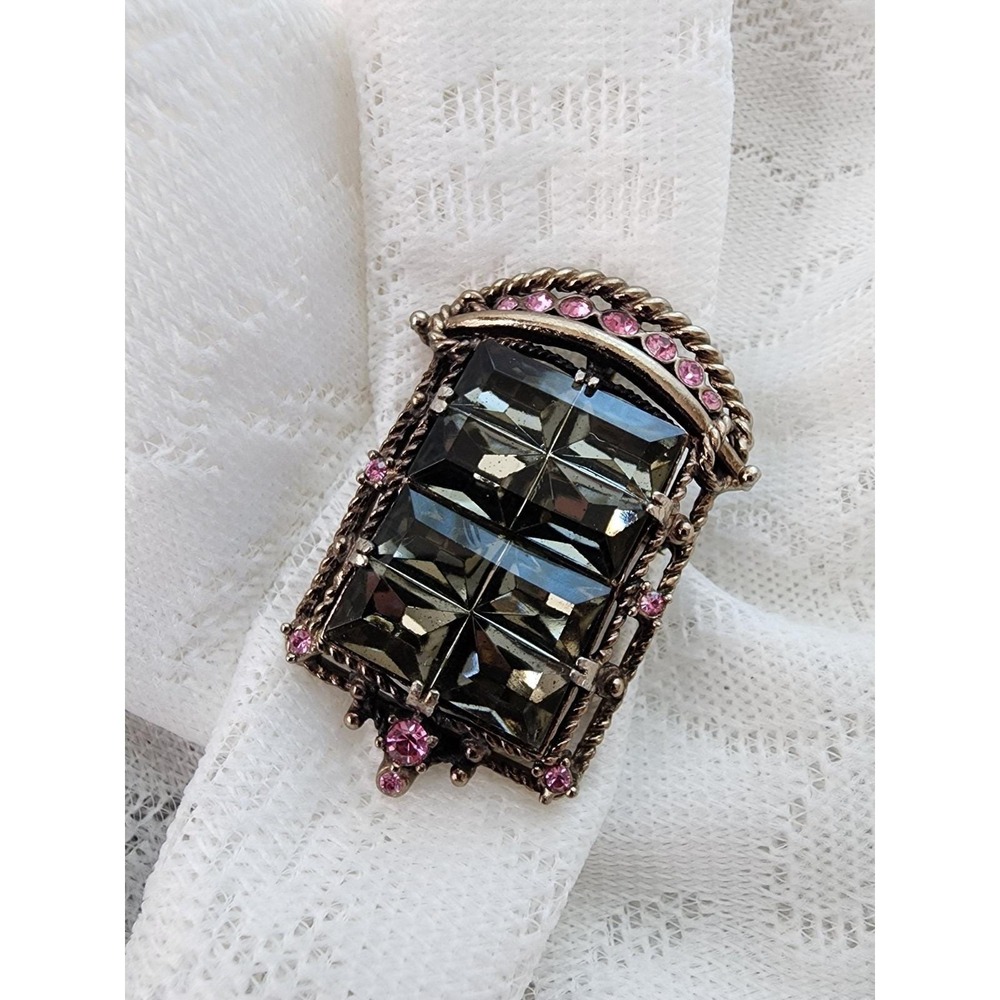 Sarah Coventry Rhinestone Brooch Regency Gothic Pyramid Smoky Gray Pink Costume‎